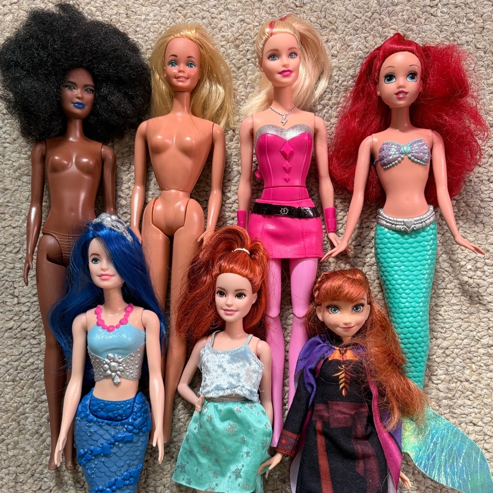 barbie / dolls Lot